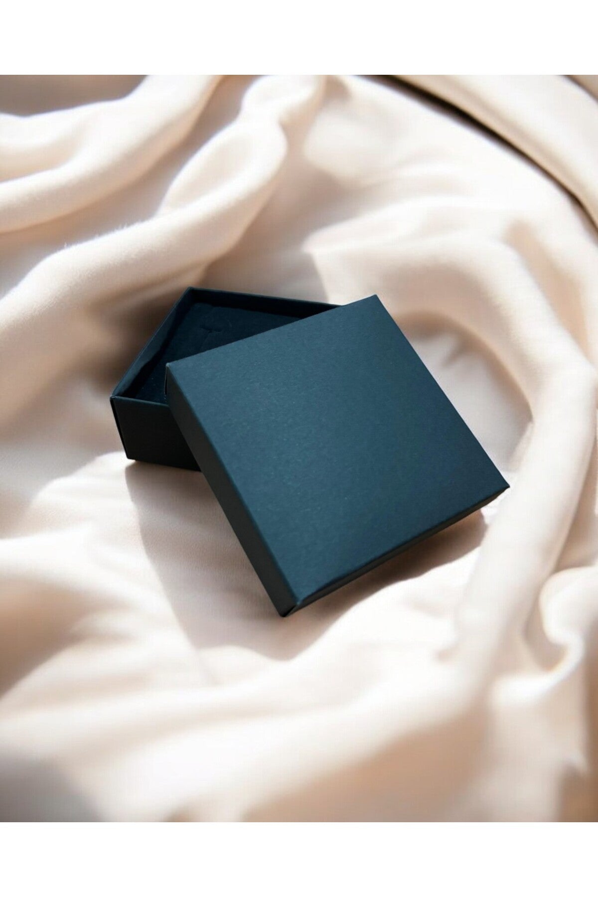 Siyah Süngerli Takı Kutusu 8x8x3 cm (25 Adet)