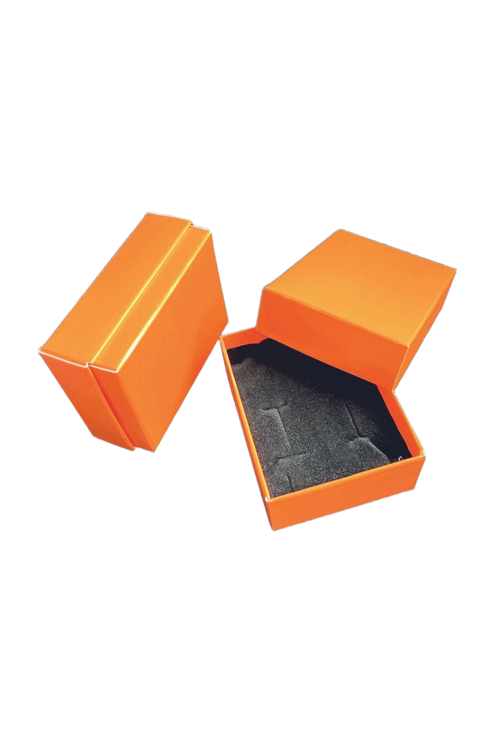 Turuncu Süngerli Takı Kutusu 8x6x3 cm, düz beyaz zeminde